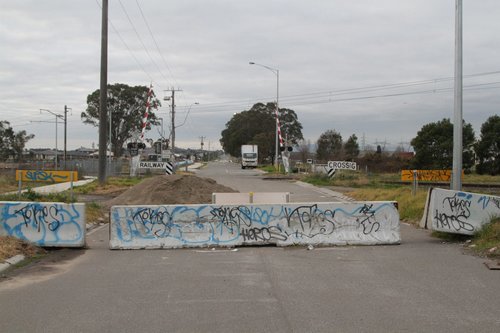 Level crossing to nowhere - Evans Road, Lynbrook