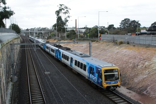 X'Trapolis 932M arrives into Nunawading with an up service