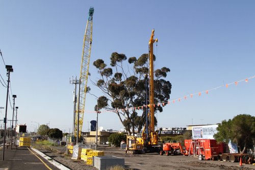 Piling rig and mobile crane in place on the western side of the St Albans work site