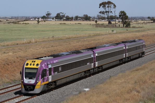 VLocity 3VL00 on an up Geelong service approaches the Boundary Road bridge at Tarneit