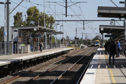 Citybound Siemens train arrives into Keilor Plains