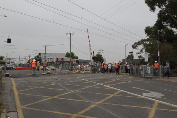 Main Road closed at St Albans station to allow the bridge over the future low level tracks to be built