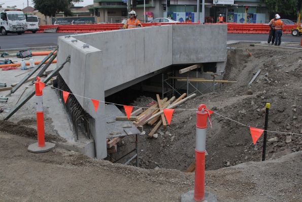 Bridge in place to carry Main Road over the future low level tracks at St Albans station