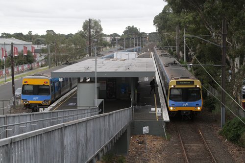 Up and down trains cross paths at Yarraman station