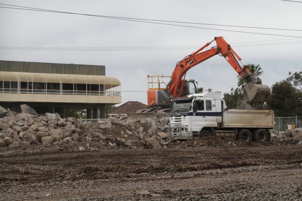 Excavator moving basalt from the rail cutting at the down end of St Albans