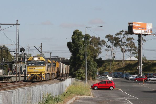 NR61 leads NR5 and 8202 with a PN intermodal service towards Melbourne at Albion