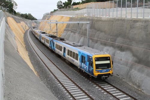 X'Trapolis 174M arrives into the new Heatherdale station with a down service