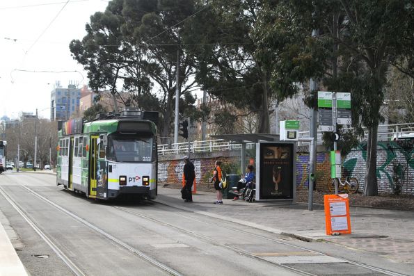 Z3.217 heads south on route 64 at St Kilda Junction