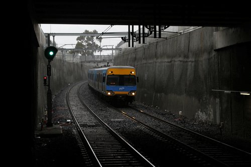 Alstom Comeng arrives into St Albans station on the up