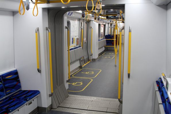 Concertina gangway between the two carriages