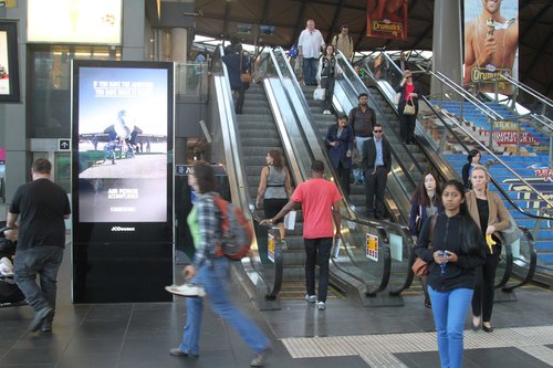 New JCDecaux LCD advertising screen at Southern Cross Station