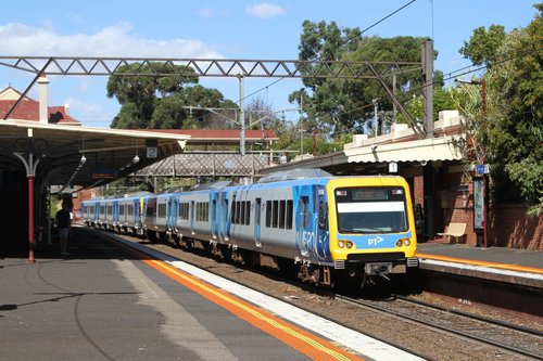 X'Trapolis 151M arrives at Hawksburn with an up Frankston service