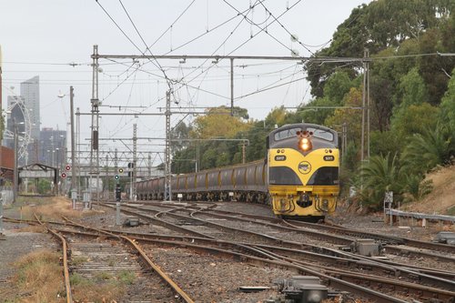 S317 and B75 arrive at Kensington with an empty grain train