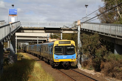 EDI Comeng train arrives into Yarraman station on the up