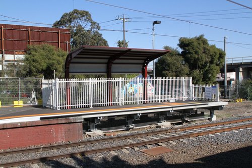 Extension at the city end of Oakleigh platform 1