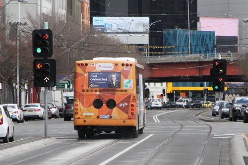 Transdev bus #557 5941AO on route 234 at Queensbridge and Power Street