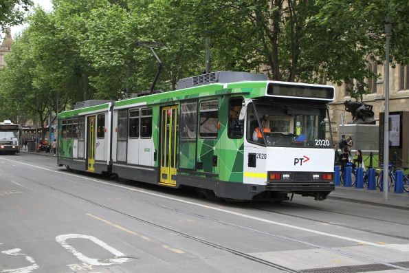 B2.2020 heads south on route 6 at Swanston and Flinders Street