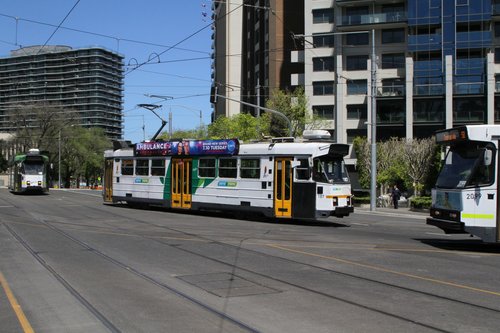 Z3.187 and B2.2099 on route 58 turn at Park Street into St Kilda Road