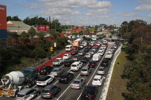 Transdev bus citybound at Hoddle Street and the Eastern Freeway