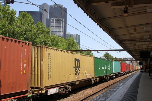 Up Maryvale train rolls through Flinders Street Station