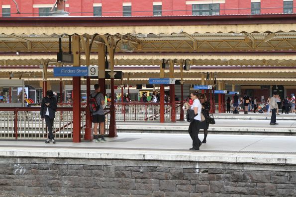 All 10 platforms empty at Flinders Street Station