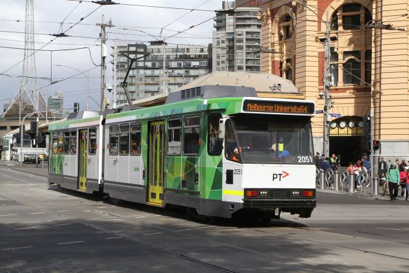 B2.2051 heads north on route 64 at Swanston and Flinders Street