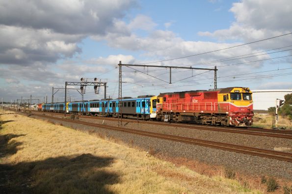 N466 trails the Siemens train recovery move through Altona Junction towards Newport at 5 km/h