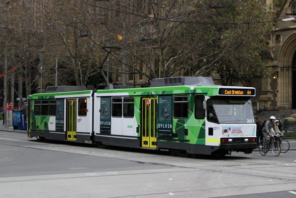 B2.2011 heads south on route 64 at Swanston and Flinders Street