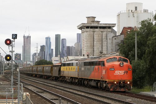 S302 leads S317 along the goods lines through South Kensington on the down