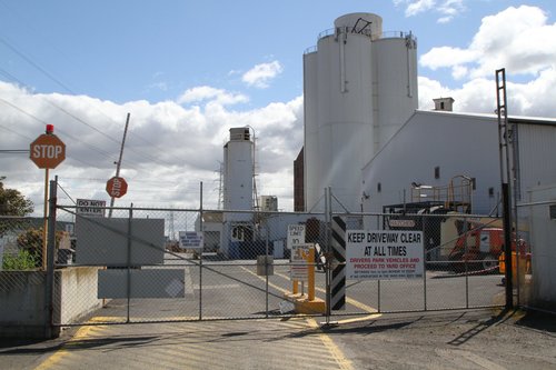 Empting out the Manildra warehouse at West Melbourne