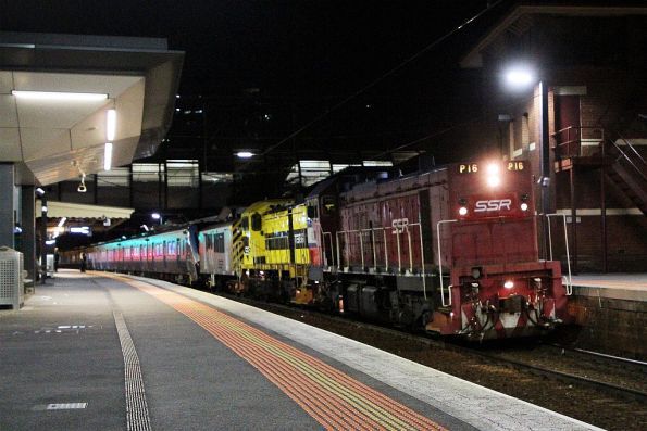 P16 leads T386 on the up HCMT transfer at Footscray