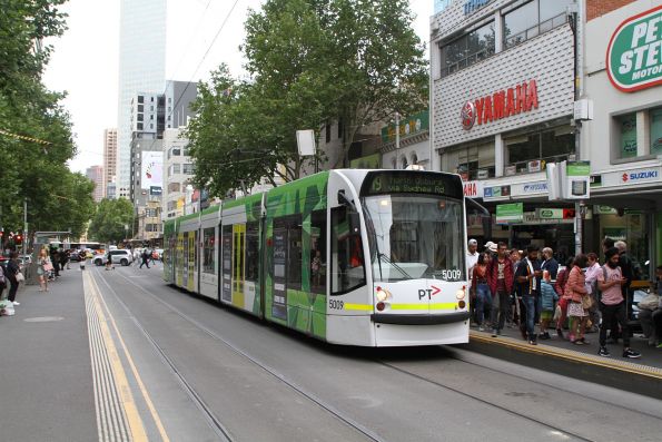 D2.5009 heads north on route 19 at Elizabeth and La Trobe Street