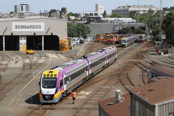 VLocity VL80 shunts out at Dudley Street