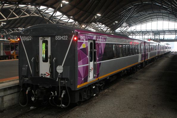 Carriage set SSH22 at Southern Cross platform 5