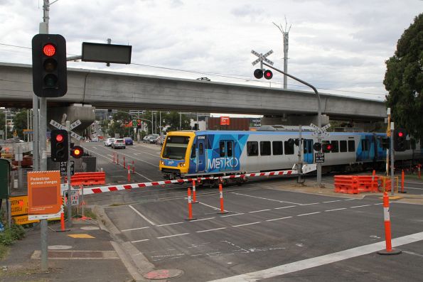 X'Trapolis 909M crosses Toorak Road on an up Glen Waverley service