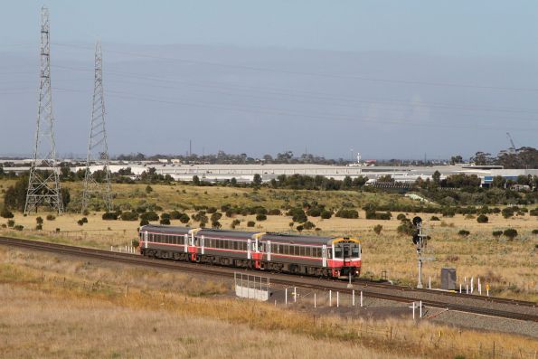 Sprinter 7003, 7001 and 7004 lead a down Bacchus Marsh service into Caroline Springs