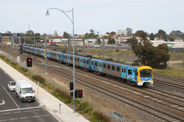 Siemens 785M on a down Watergardens service at Sunshine