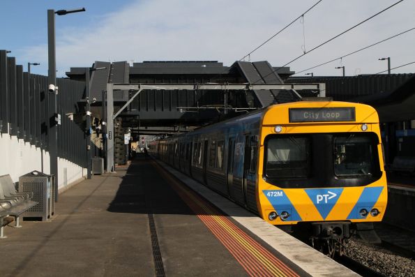 EDI Comeng 472 on a City Loop service at Sunshine platform 2