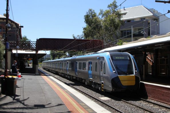 HCMT set 3 passes through Windsor on the down, with another trip to Elsternwick