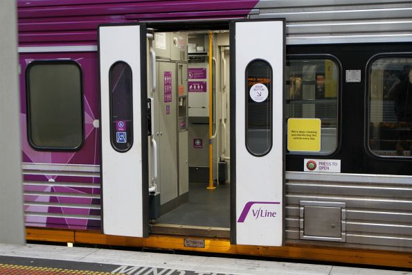 'Door button situated under main window' sticker on the door of a Sprinter train