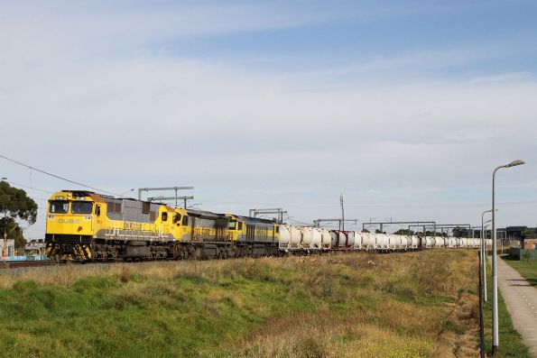 GML10 leads 1108 and QBX001 on the up Qube cement train at Sunshine