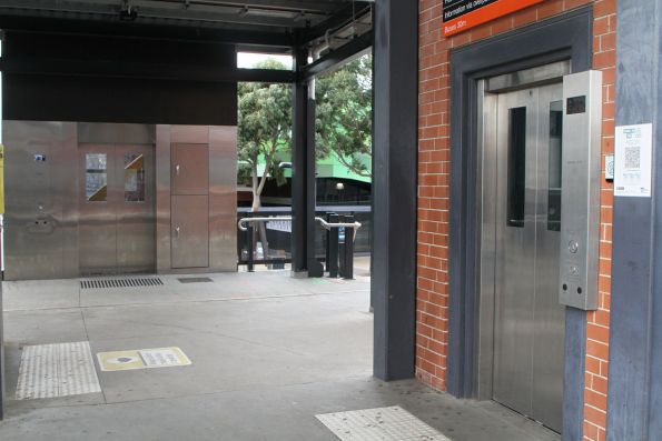 Second lift added at the eastern entry to Watergardens station