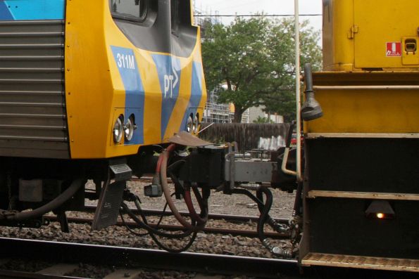 Transition coupler fitted between locomotive T386 and EDI Comeng 311M