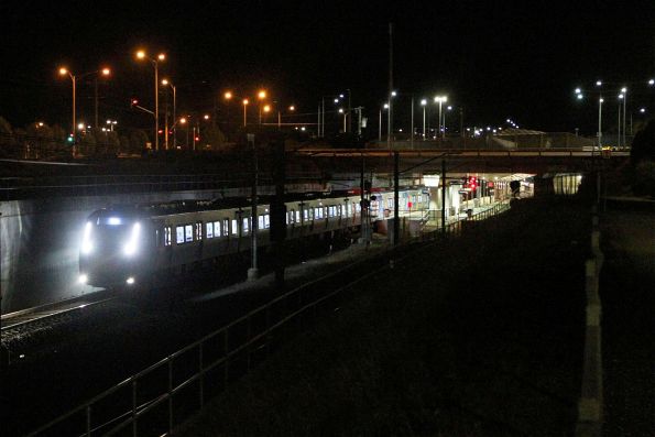 HCMT set 18 departs South Morang on a 'sweep' on the line to Epping 