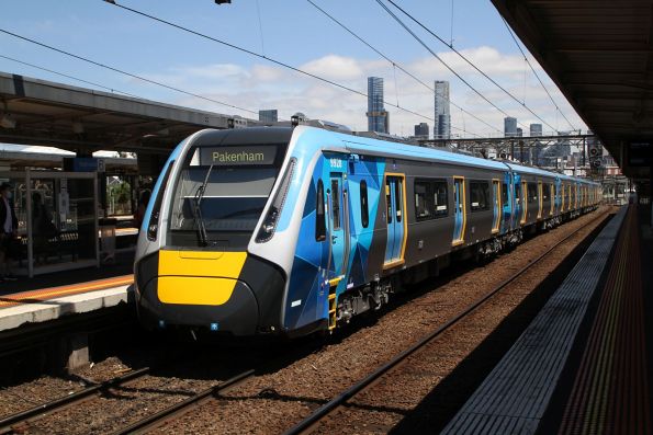 HCMT set 28 arrives into Richmond on a down Pakenham service