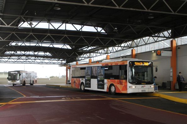 Ventura bus #1214 8263AO on route 765 at Box Hill station