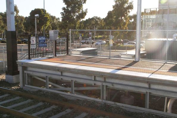 Platform extension at the down end of Watergardens platform 1