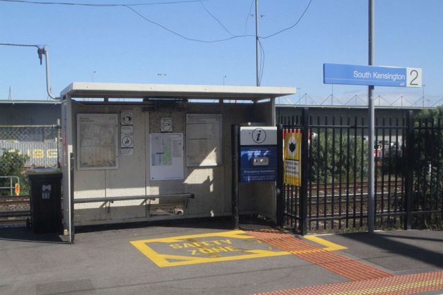 Bus shelter at South Kensington platform 2 is looking crappy as ever