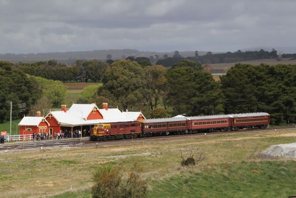 4473 arrives into the platform at Tarago for the return trip to Goulburn