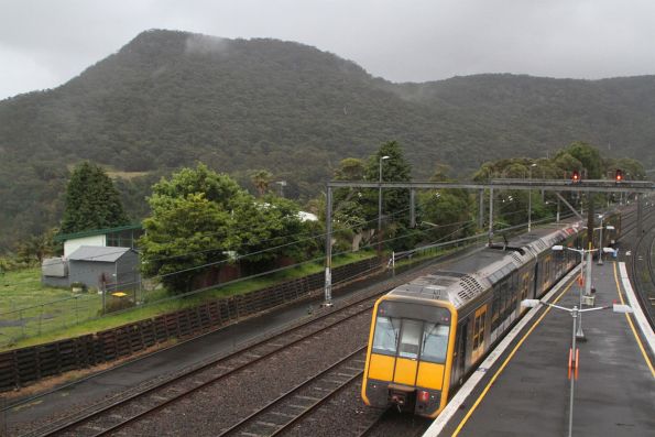 Tangara set T9 heads onto the single track towards Coalcliff Tunnel at Coalcliff station 